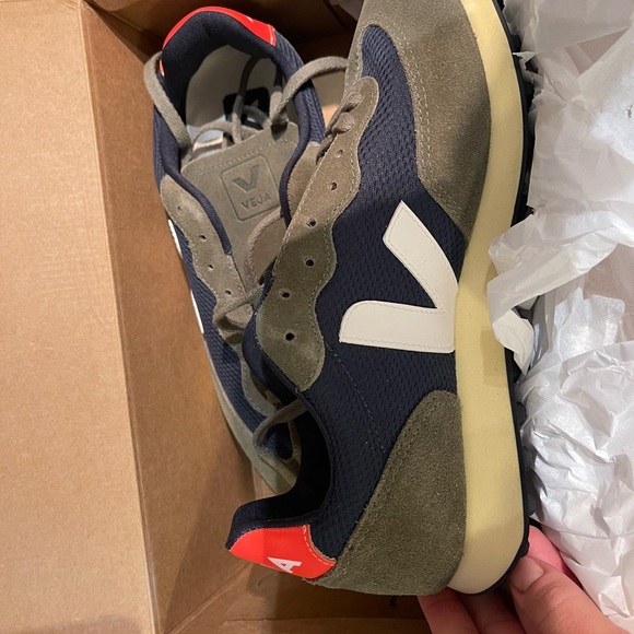 Brand New In Box Veja Aeromesh Rio Branco, Sz 41 - Picture 5 of 8